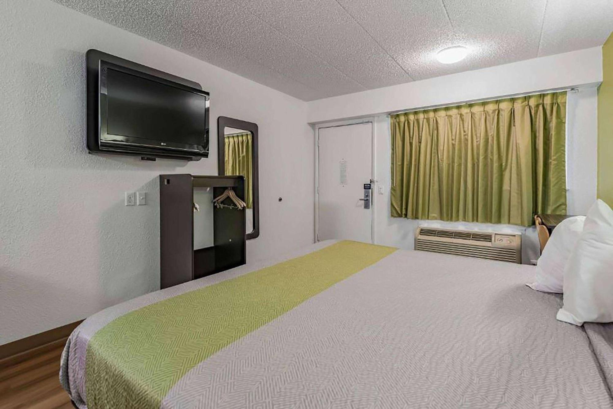 Days Inn By Wyndham Cincinnati I-71 Silverton Exterior foto