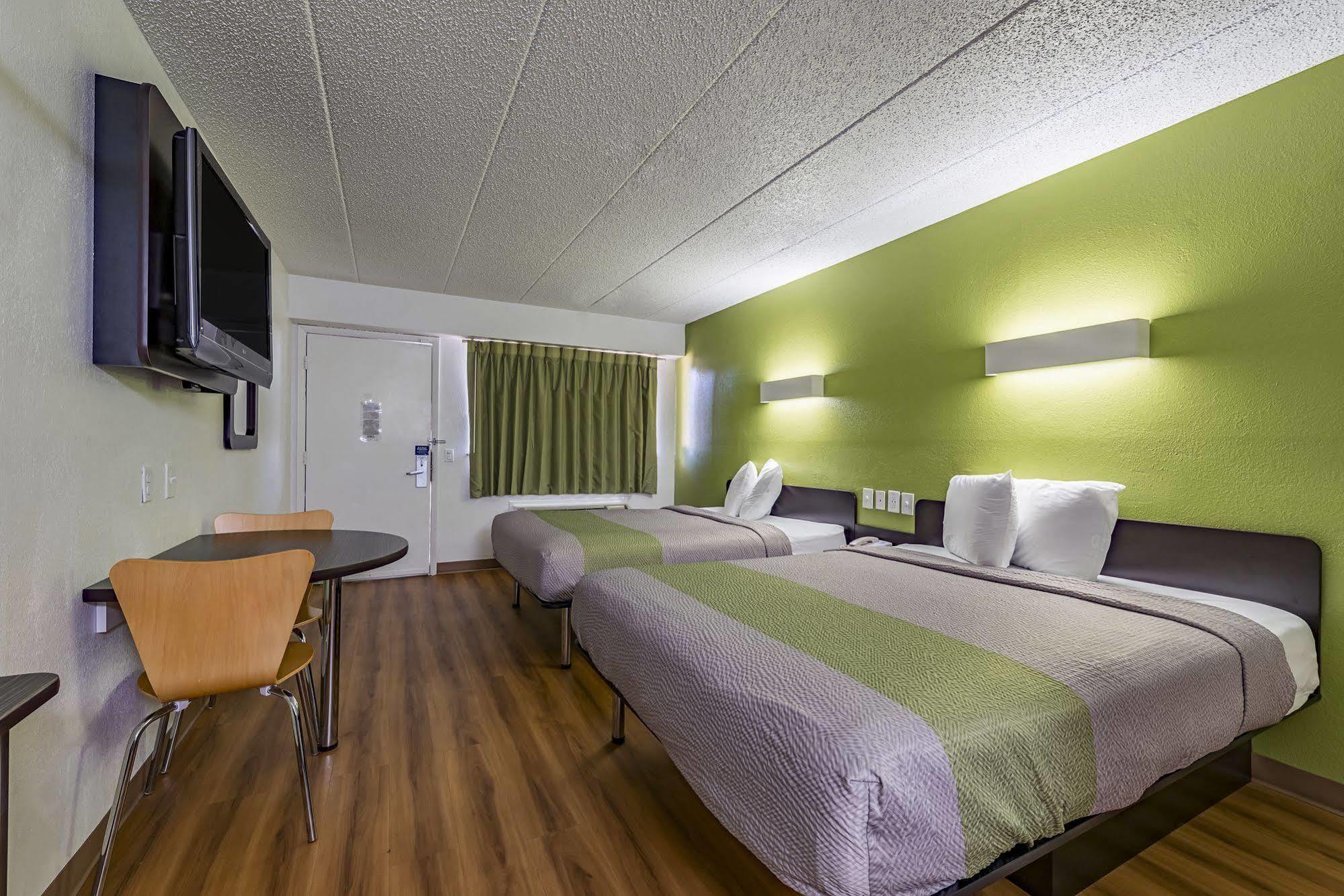 Days Inn By Wyndham Cincinnati I-71 Silverton Exterior foto